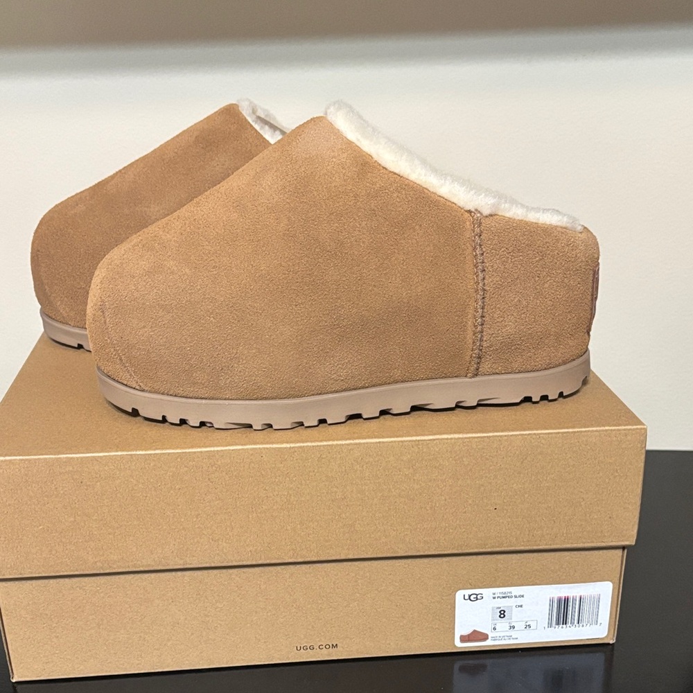 UGG Women's Pumped Slide - Picture 3 of 5